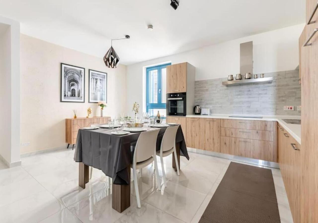Sea View Luxury Apartment Brand New In Valletta Bagian luar foto